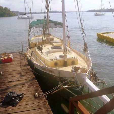 Pathfinder Floating Accomodation Rio Dulce Town Exterior foto