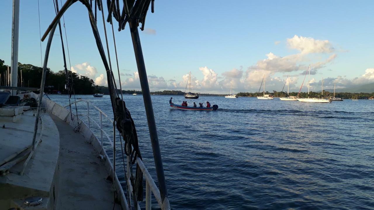 Pathfinder Floating Accomodation Rio Dulce Town Exterior foto