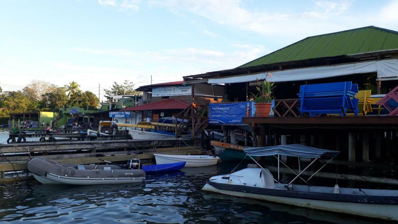 Pathfinder Floating Accomodation Rio Dulce Town Exterior foto